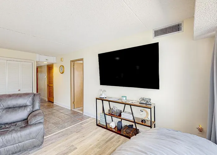 Bluewater East 702 N Hotel