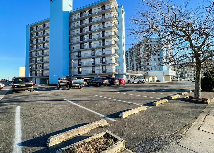 Bluewater East 702 N Hotel